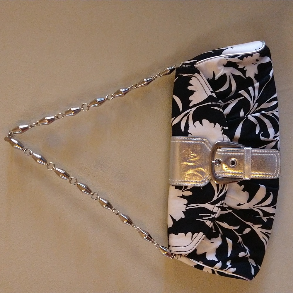 VGUC. White House Black market shoulder bag or clutch.